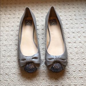 Gray and glitter Pour La Victoire flats